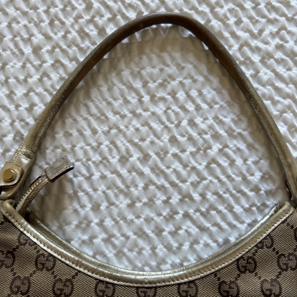 Vintage Gucci Abbey GG Metallic Gold Leather and Beige Shoulder Bag - Picture 8 of 16